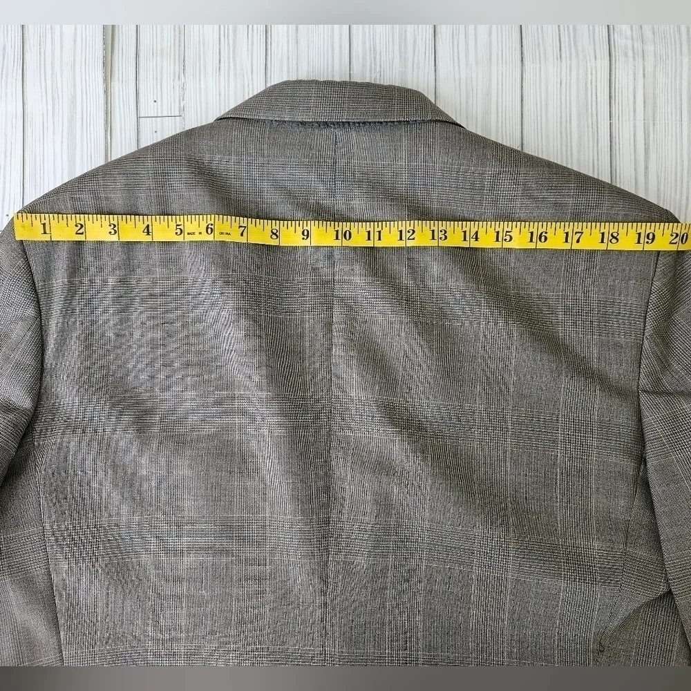 Oscar de la Renta Vintage Tailored Plaid Blazer in Grey and Camel Size 41R